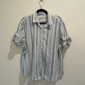 Gap rolled sleeve button down shirt